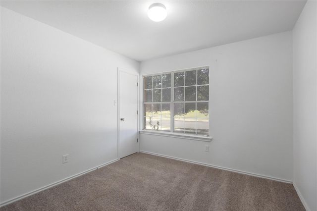 211 Phillips ST, Hutto, TX 78634