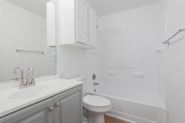 211 Phillips ST, Hutto, TX 78634