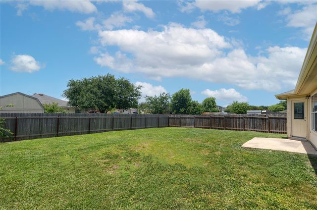 211 Phillips ST, Hutto, TX 78634