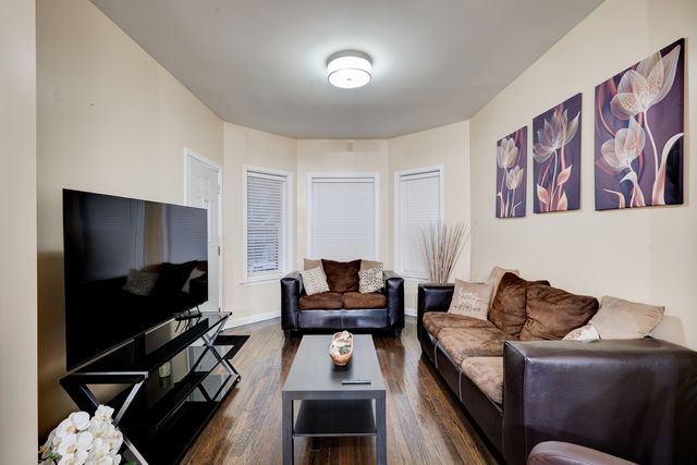 608 N Monticello Avenue, Chicago, IL 60624