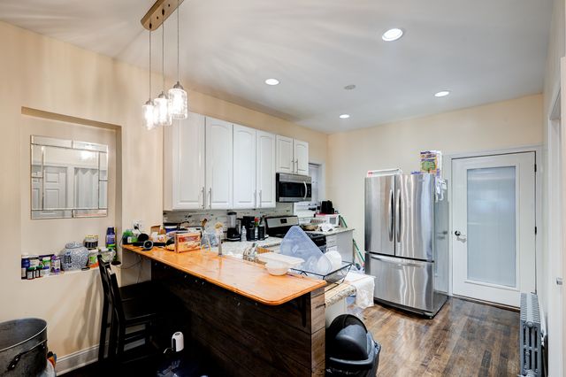 608 N Monticello Avenue, Chicago, IL 60624