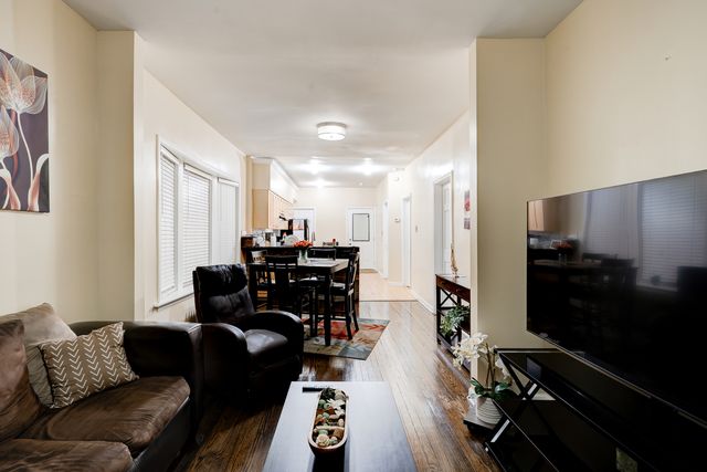 608 N Monticello Avenue, Chicago, IL 60624