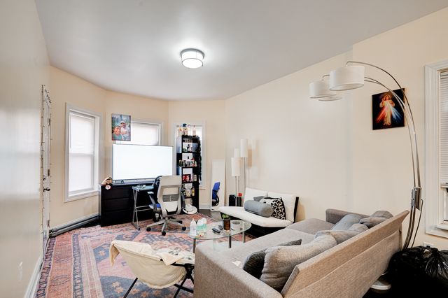 608 N Monticello Avenue, Chicago, IL 60624