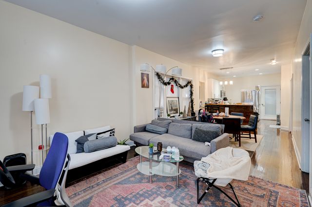 608 N Monticello Avenue, Chicago, IL 60624