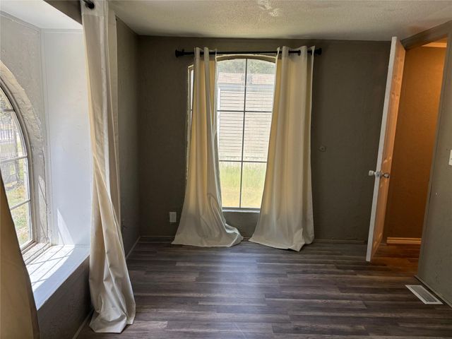 298 Cloverdale Street, Livingston, TX 77351