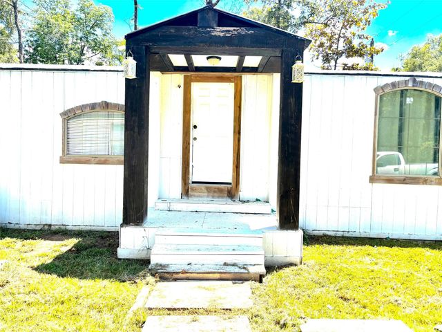 298 Cloverdale Street, Livingston, TX 77351