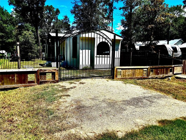 298 Cloverdale Street, Livingston, TX 77351