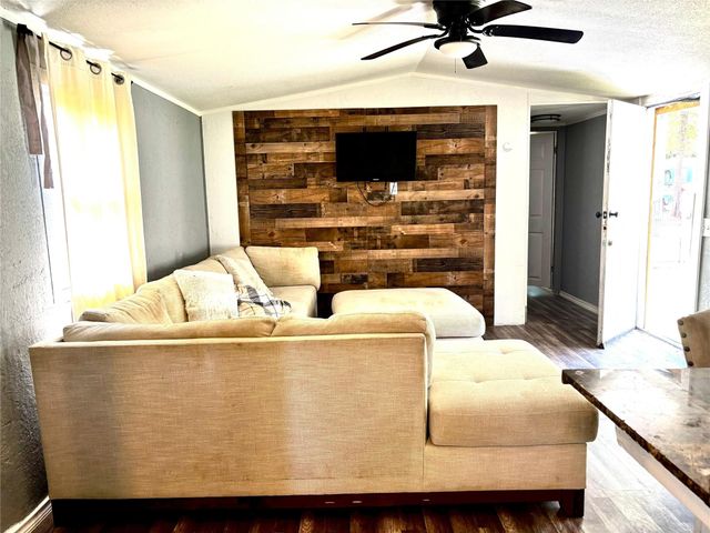 298 Cloverdale Street, Livingston, TX 77351