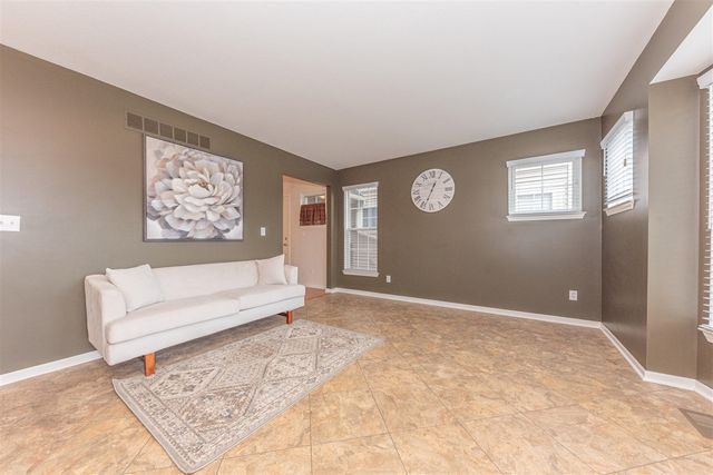 215 Old Creek Drive, Saline, MI 48176