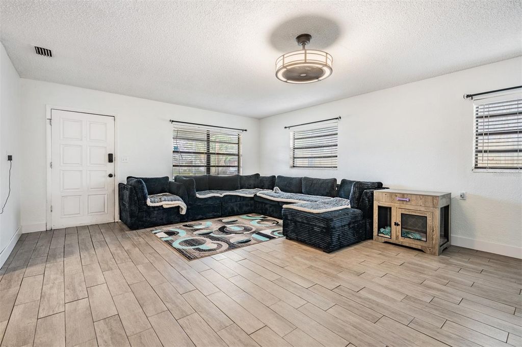 Image 2 of property listing at 5960 89TH AVENUE N, Pinellas Park, FL 33782