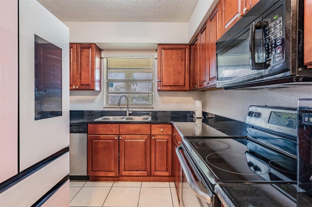 Image 11 of property listing at 5960 89TH AVENUE N, Pinellas Park, FL 33782