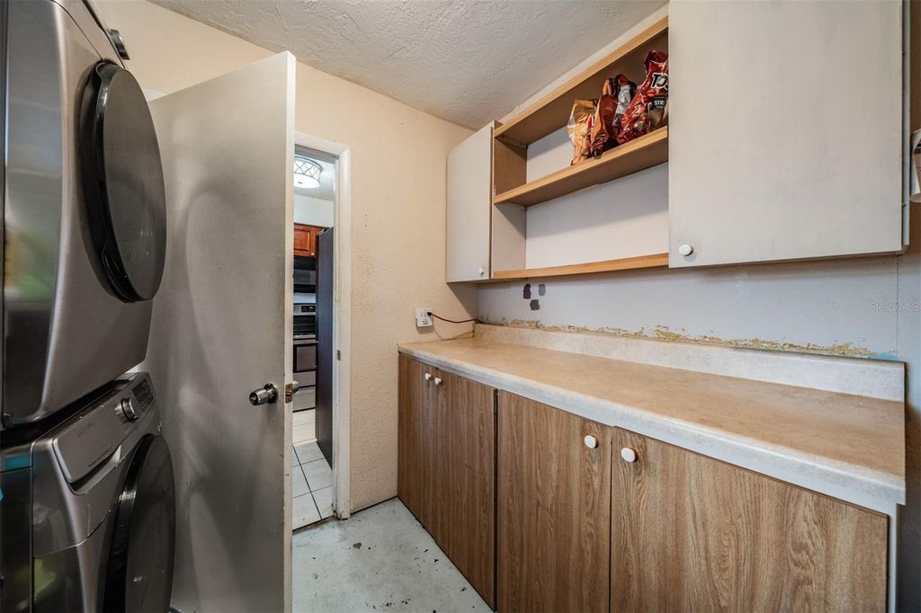 Image 13 of property listing at 5960 89TH AVENUE N, Pinellas Park, FL 33782