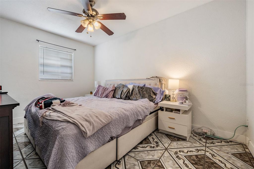 Image 15 of property listing at 5960 89TH AVENUE N, Pinellas Park, FL 33782