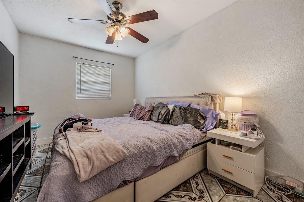 Image 16 of property listing at 5960 89TH AVENUE N, Pinellas Park, FL 33782