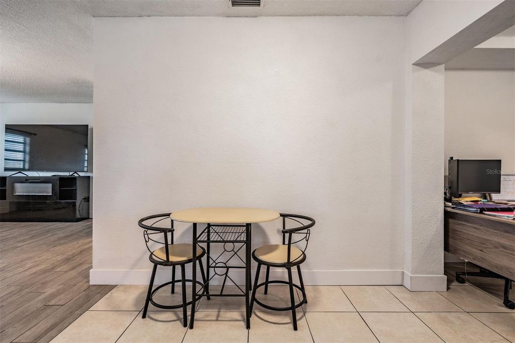 Image 7 of property listing at 5960 89TH AVENUE N, Pinellas Park, FL 33782