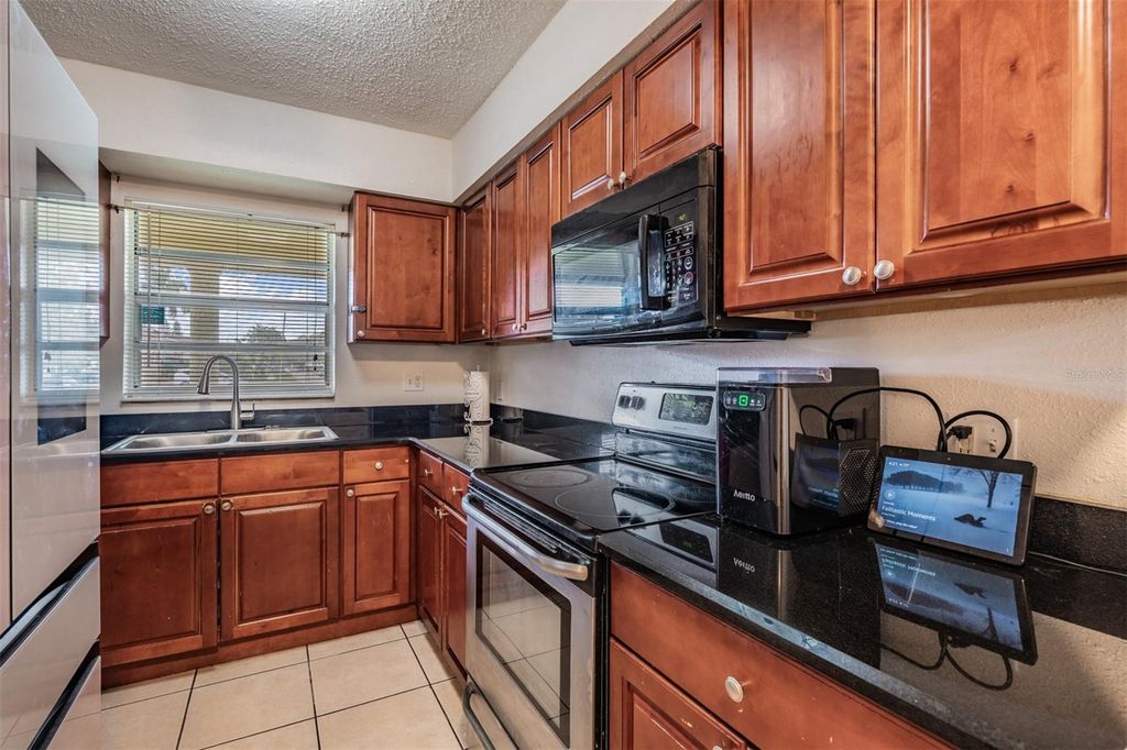 Image 8 of property listing at 5960 89TH AVENUE N, Pinellas Park, FL 33782