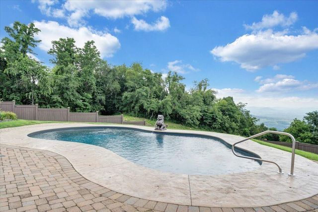 9695 Airpoint RD, Bent Mountain, VA 24059