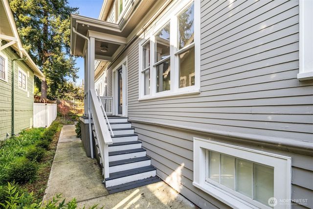250 NE 50th Street, Seattle, WA 98105