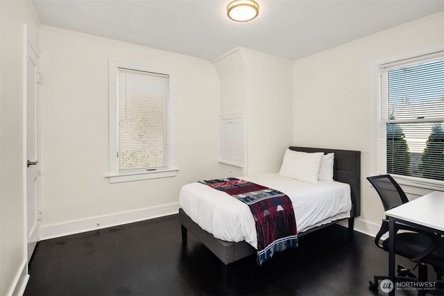 250 NE 50th Street, Seattle, WA 98105