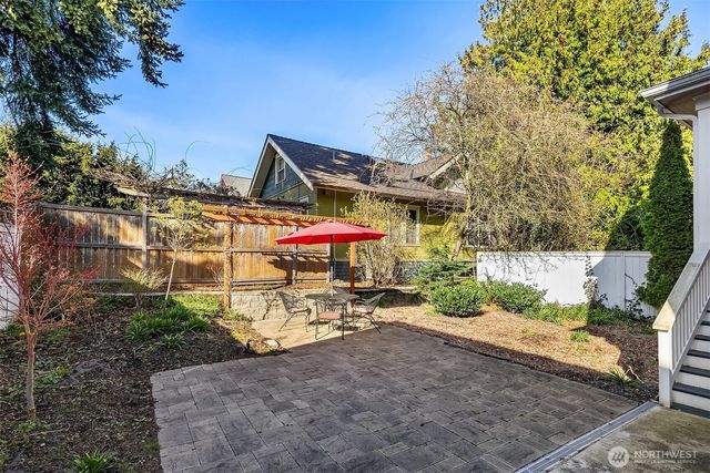 250 NE 50th Street, Seattle, WA 98105