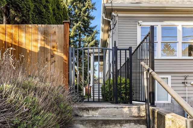 250 NE 50th Street, Seattle, WA 98105
