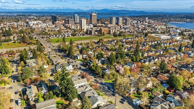 250 NE 50th Street, Seattle, WA 98105