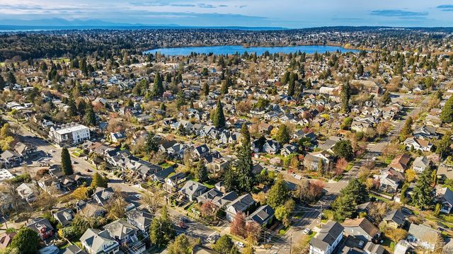 250 NE 50th Street, Seattle, WA 98105