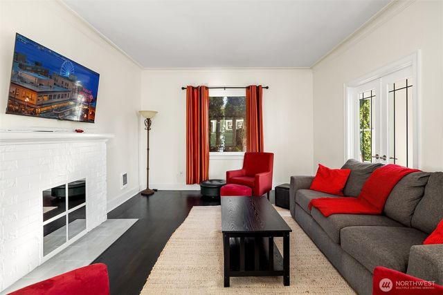 250 NE 50th Street, Seattle, WA 98105