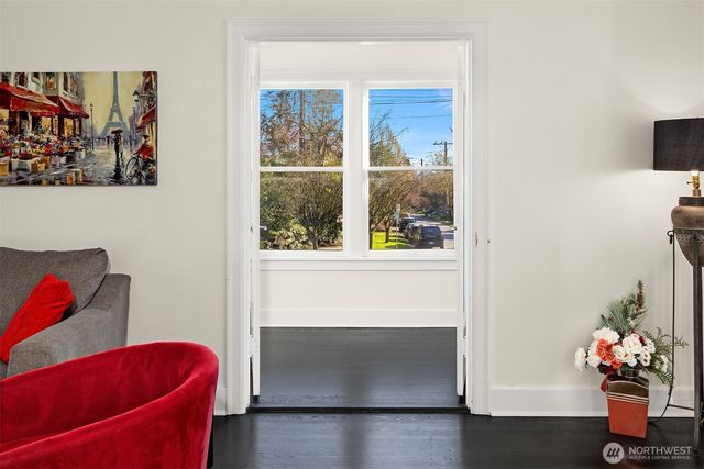 250 NE 50th Street, Seattle, WA 98105