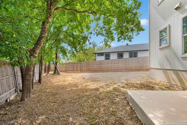 6706 Dragon Fire, San Antonio, TX 78242