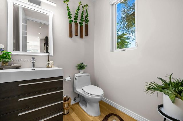 1317 NE 2nd St, Fort Lauderdale, FL 33301