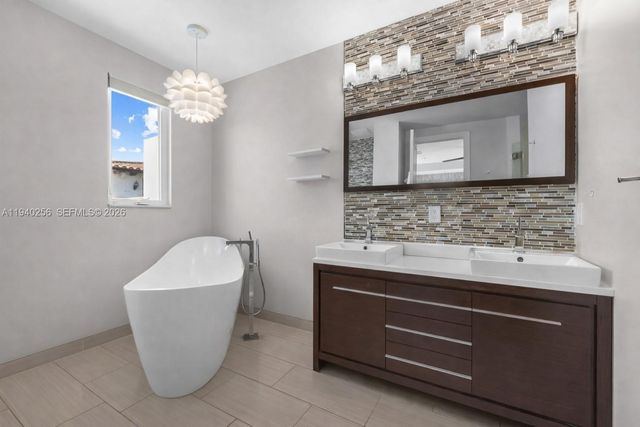 1317 NE 2nd St, Fort Lauderdale, FL 33301