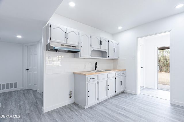 460 CHESAK Circle, El Paso, TX 79905