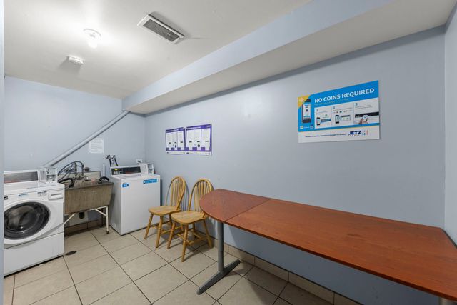 255 E OAK Street 12, Addison, IL 60101