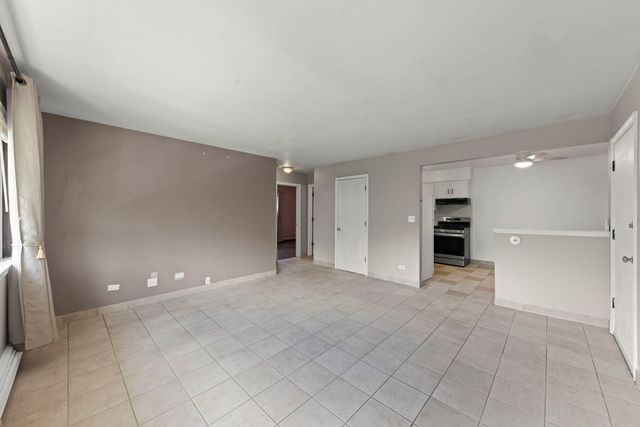 255 E OAK Street 12, Addison, IL 60101
