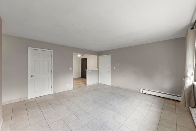 255 E OAK Street 12, Addison, IL 60101
