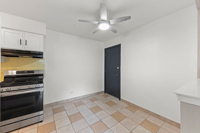 255 E OAK Street 12, Addison, IL 60101