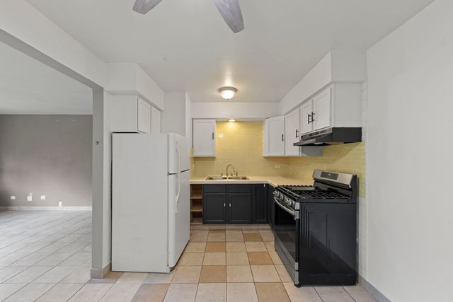 255 E OAK Street 12, Addison, IL 60101
