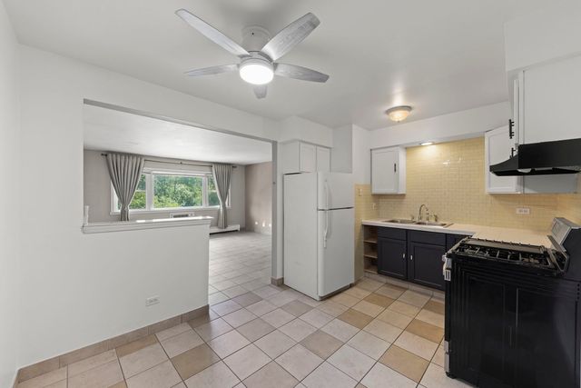 255 E OAK Street 12, Addison, IL 60101