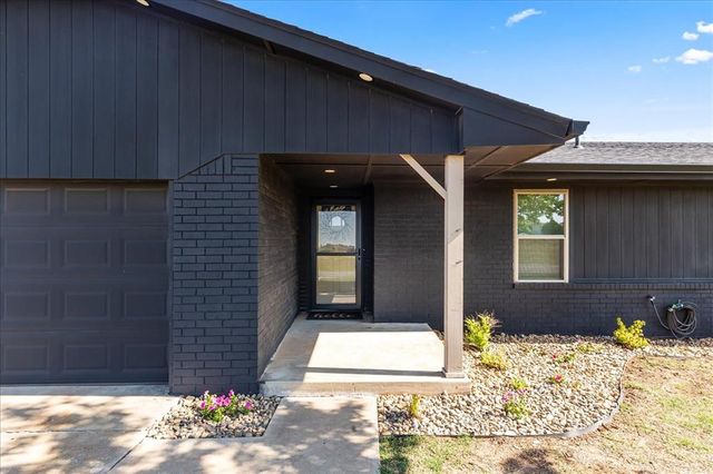 1718 W Elm Street, El Reno, OK 73036