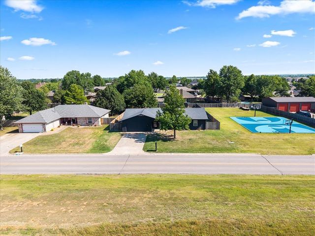1718 W Elm Street, El Reno, OK 73036