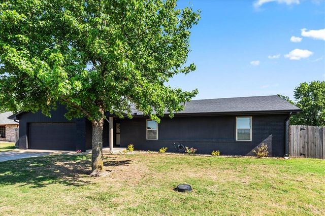 1718 W Elm Street, El Reno, OK 73036