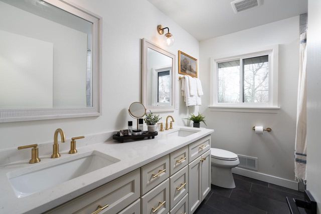 4085 Brook LANE, Brookfield, WI 53005