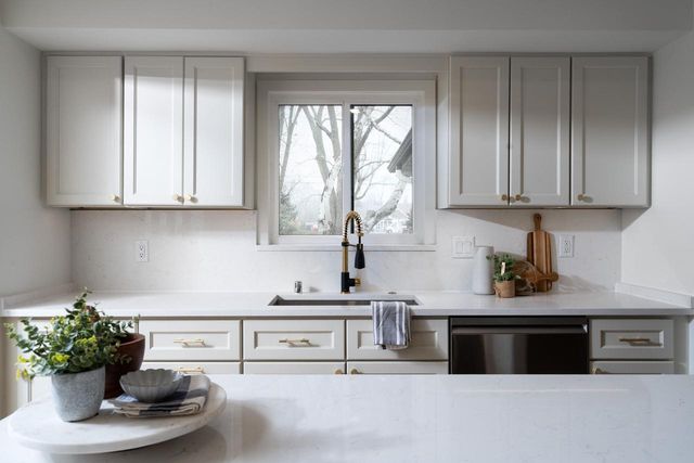 4085 Brook LANE, Brookfield, WI 53005