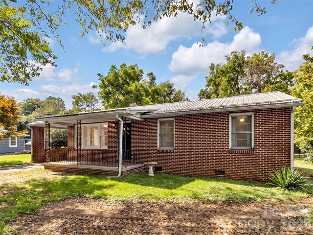 410 Westwood Circle, Waynesville, NC 28786