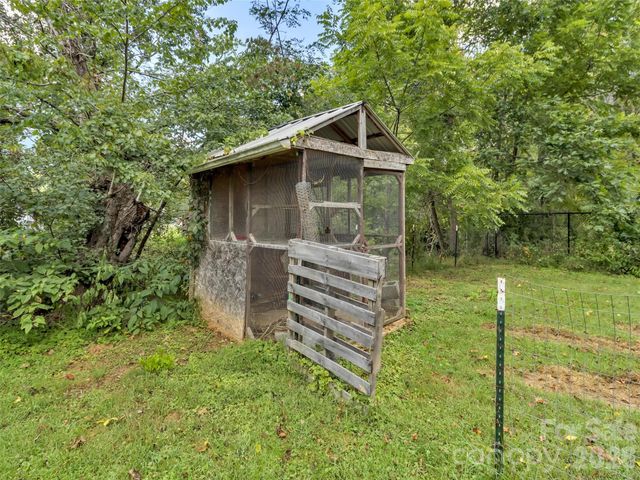 410 Westwood Circle, Waynesville, NC 28786