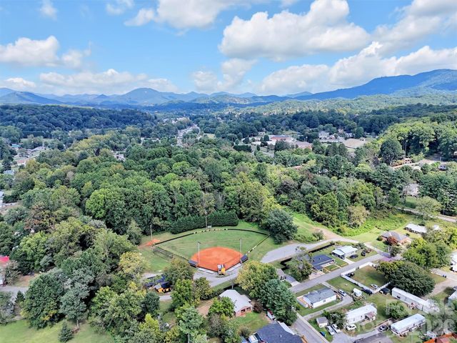 410 Westwood Circle, Waynesville, NC 28786