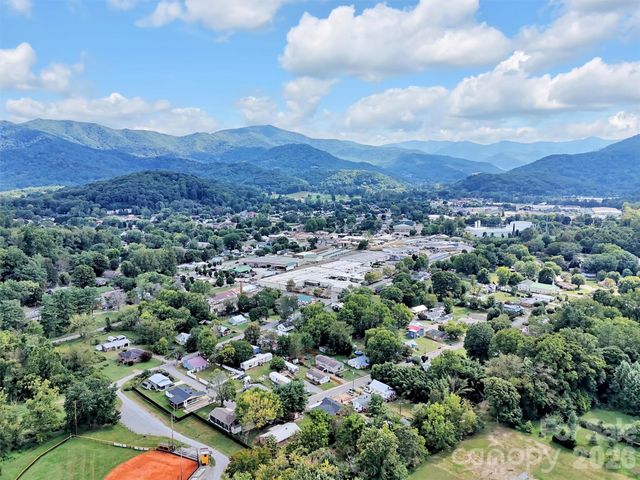 410 Westwood Circle, Waynesville, NC 28786