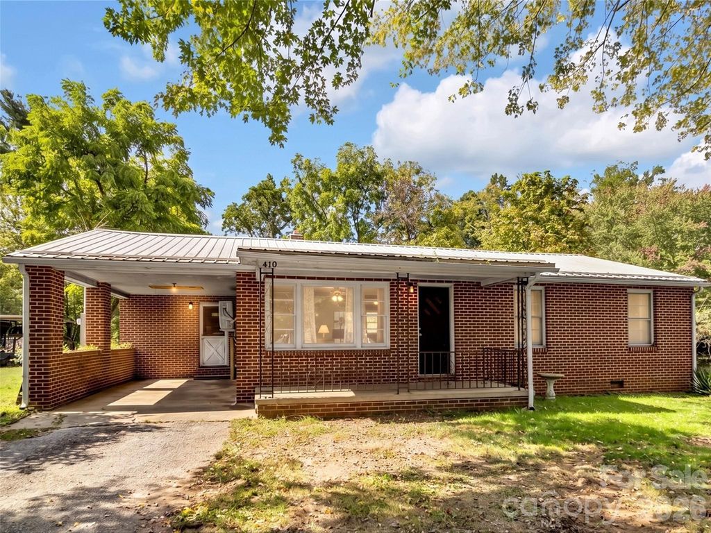 410 Westwood Circle, Waynesville, NC 28786