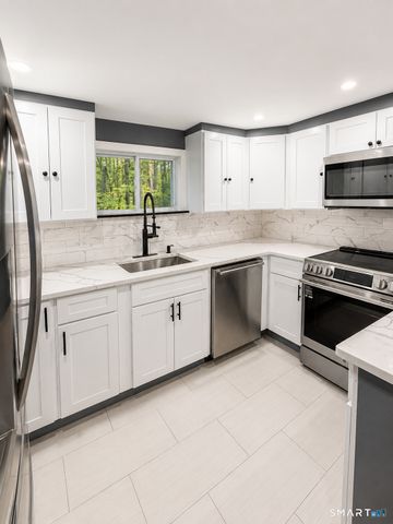 15 Towner Lane, Oxford, CT 06478